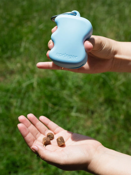 Pochette à friandises pour chien en silicone - Bleu ciel - Springer