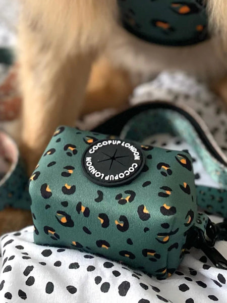 Pochette tendance pour sacs à crottes - Léopard Vert - Cocopup London