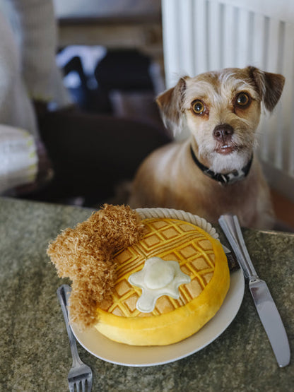 Jouet en peluche pour chien - Barking Brunch - Gaufre au poulet - Pet PLAY